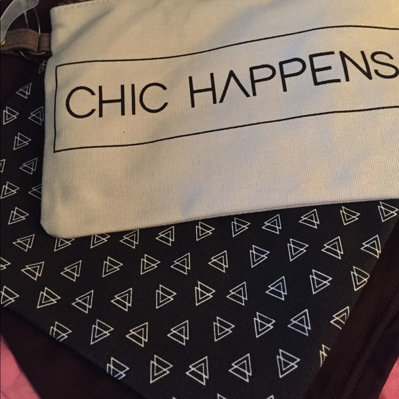 Other - ✅ 5/$20 2 (bag bundle) NEW makeup bags wristlet